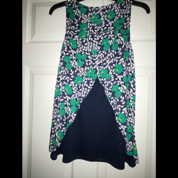 Lauren K flower shirt size medium (❗️Free with another purchase❗️) - Picture 5 of 5